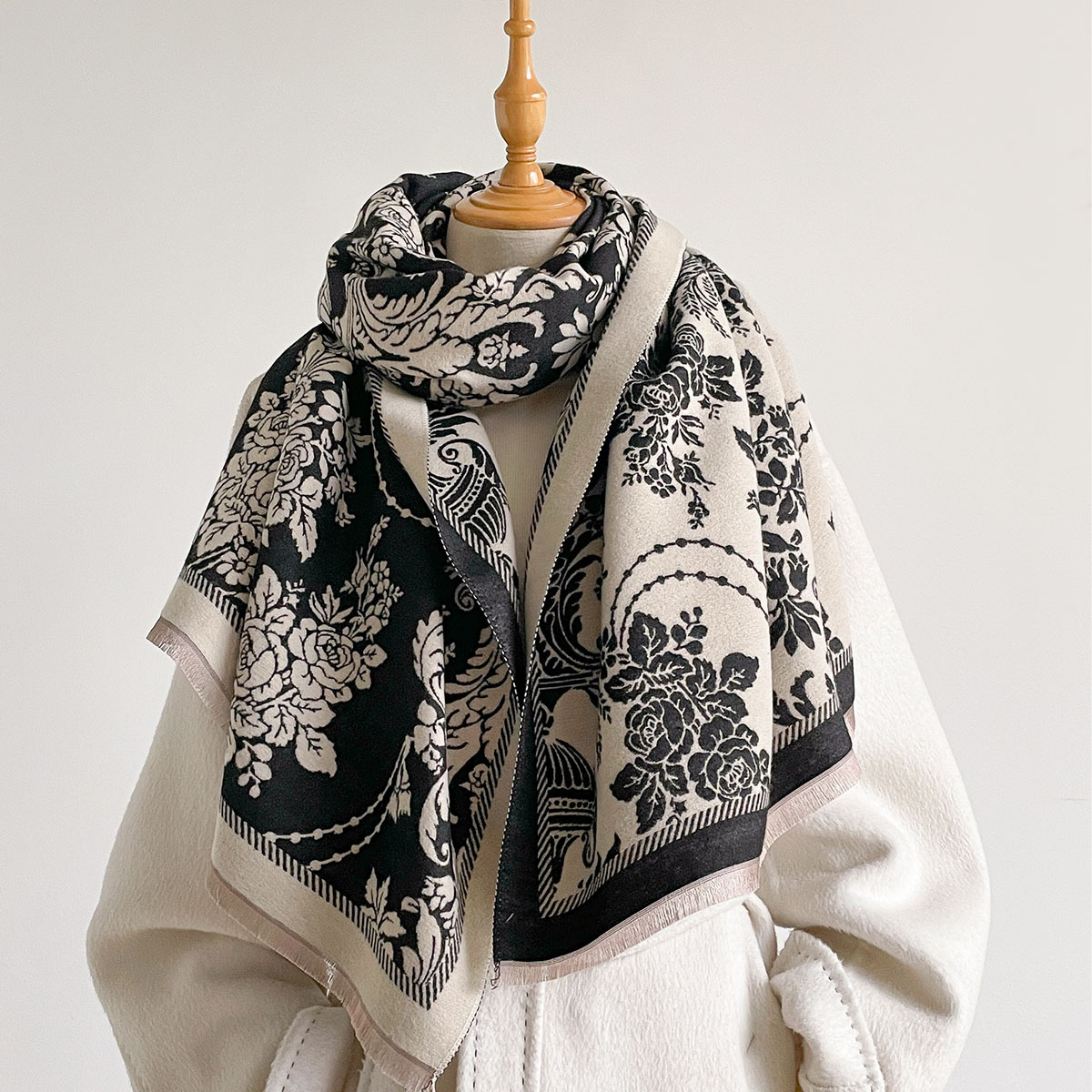 Pashmina Wrap Large - ผ้าพันคอแคชเมียร์เทียมสำหรับผู้หญิง ผ้าคลุมไหล่หนานุ่มอุ่นพร้อมขอบพู่ ผ้าพันคอพิมพ์ลายย้อนยุคแบบสองด้านสำหรับฤดูหนาว ผ้าคลุมไหล่ขนาดใหญ่สำหรับฤดูใบไม้ร่วง